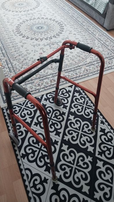 Продам ходунок в отличном состояний