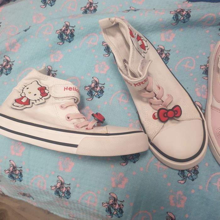 Adidasi fetite impecabili