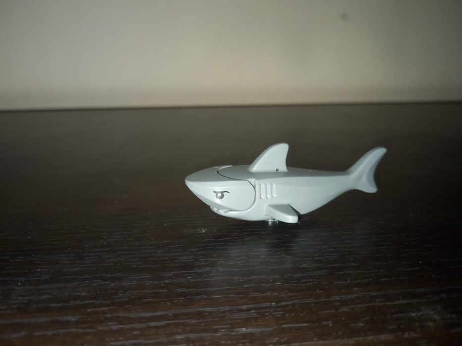 Продам минифигурку пса и акулы