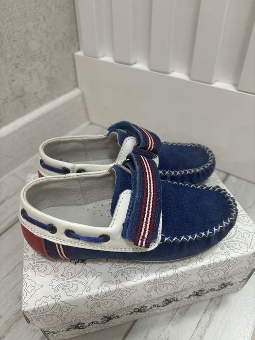 Продам детскую обувь