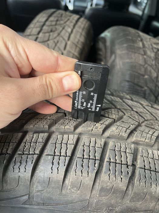 215 70 16 перфектни зимни гуми GOODYEAR