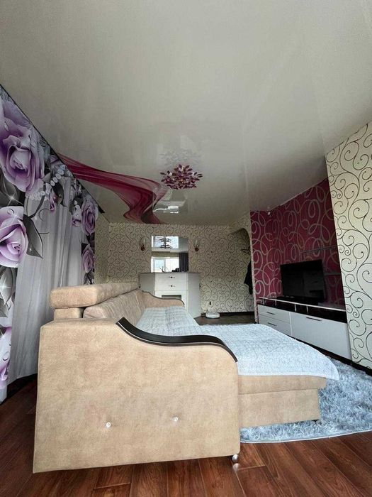 Продам 2комн студию возле Аян пассажа. 2эт.