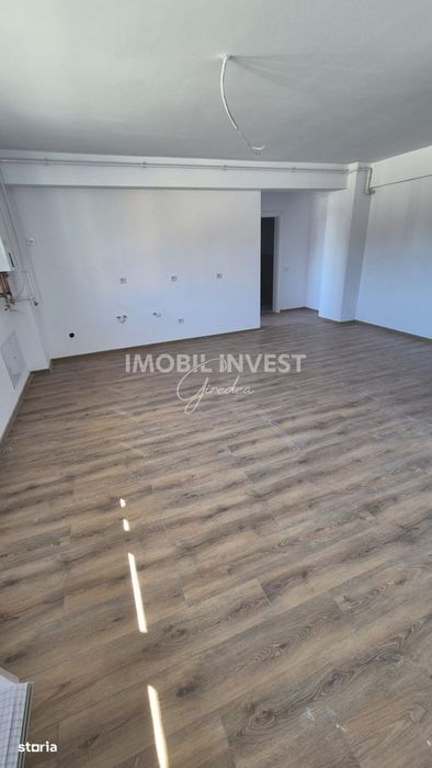 Apartament de vanzare cu 3 camere, bloc nou, parter, parcare inclusa