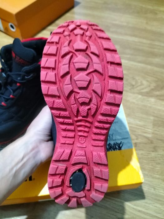 Продам непромокаемые ботинки