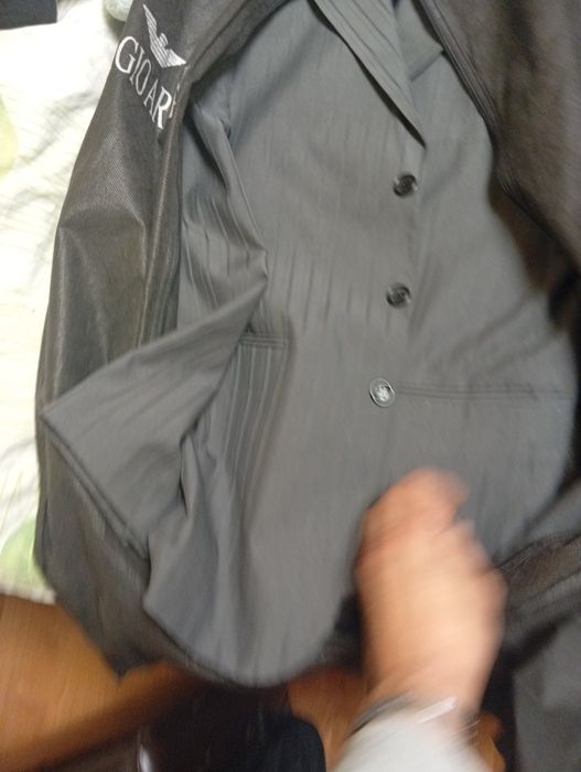 Vând Costume, cămăși și pantaloni