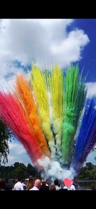 Artificii,vulcani ,fum greu,sori rotitori,baloane cu fum ,cold sparks