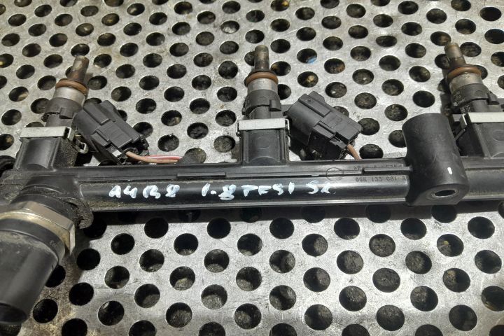 RAMPA INJECTOARE 06K133681A 06K133681A Audi A4 B8/8K (facelift)