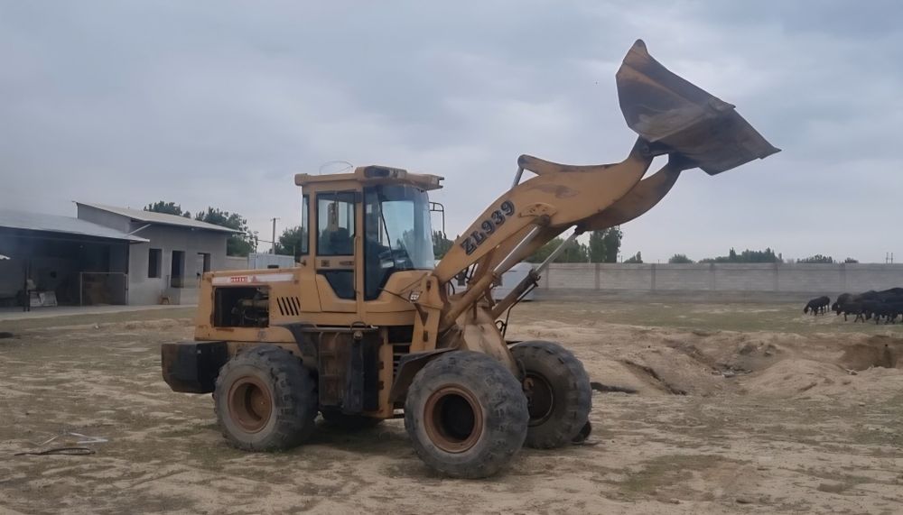Фронтальный погрузчик ZL 939