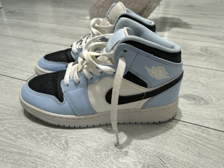 Air Jordan 1 Mid Ice Blue