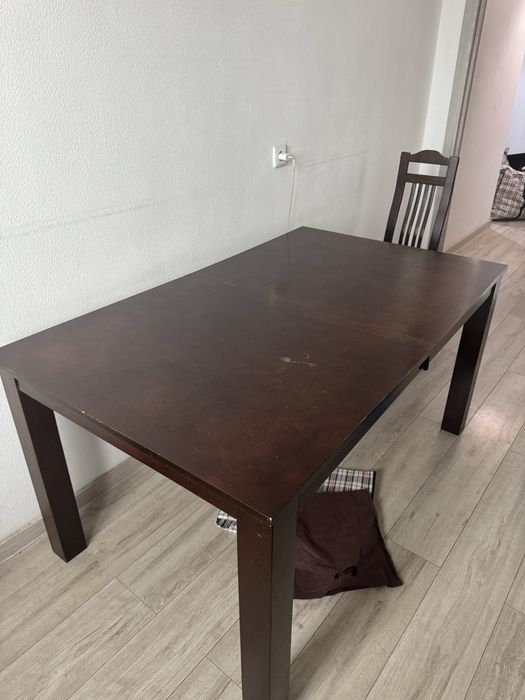 Продам стол обеденый