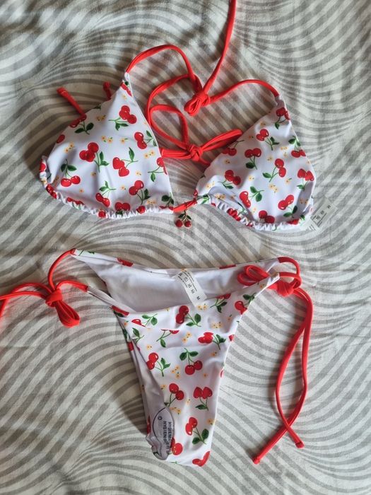 Бельо Calvin Klein и бански