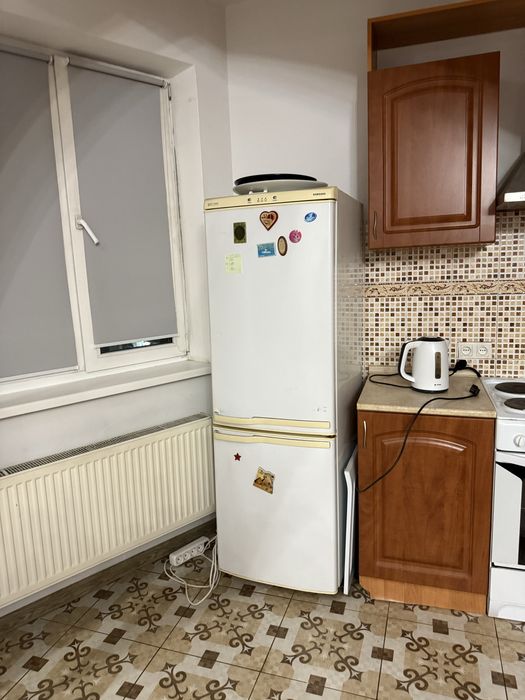 Продам холодильник  Samsung.