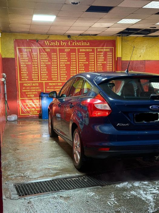 Vând Ford focus 1.0 EcoBoost