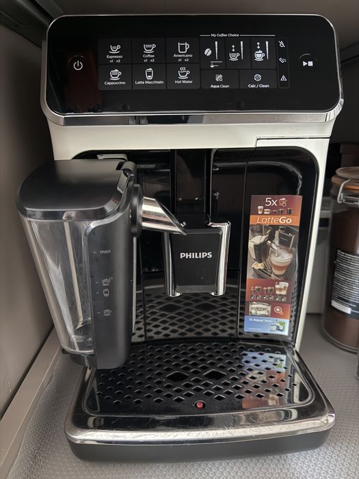 Espressor automat Philips EP3243/50, sistem de lapte LatteGo, 5 băuturi