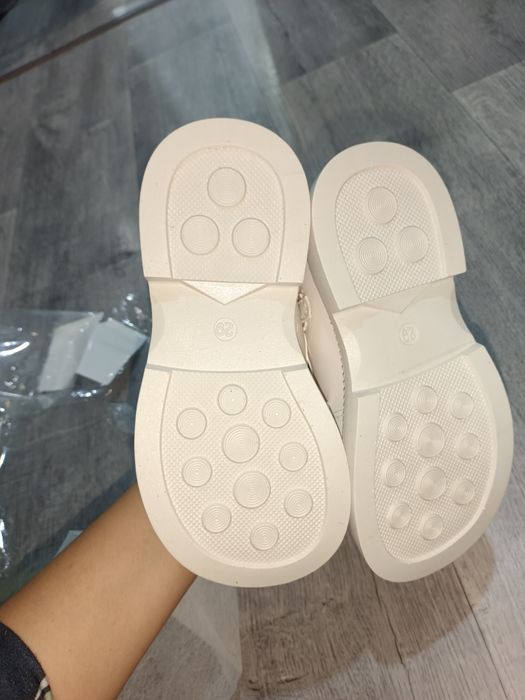 Продам новые детские туфли