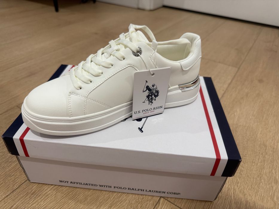 Vând pantofi sport U.S. Polo Assn.