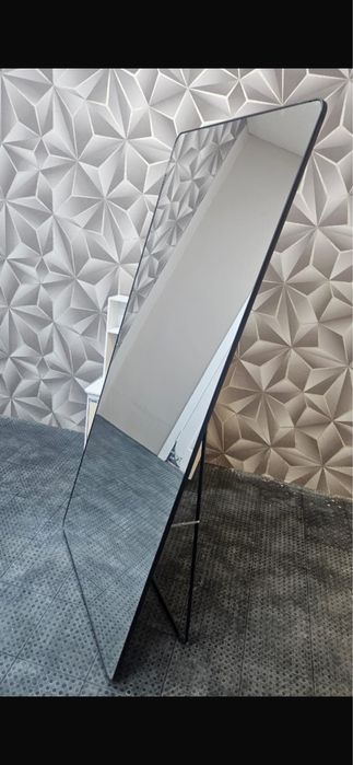 Напольное зеркало