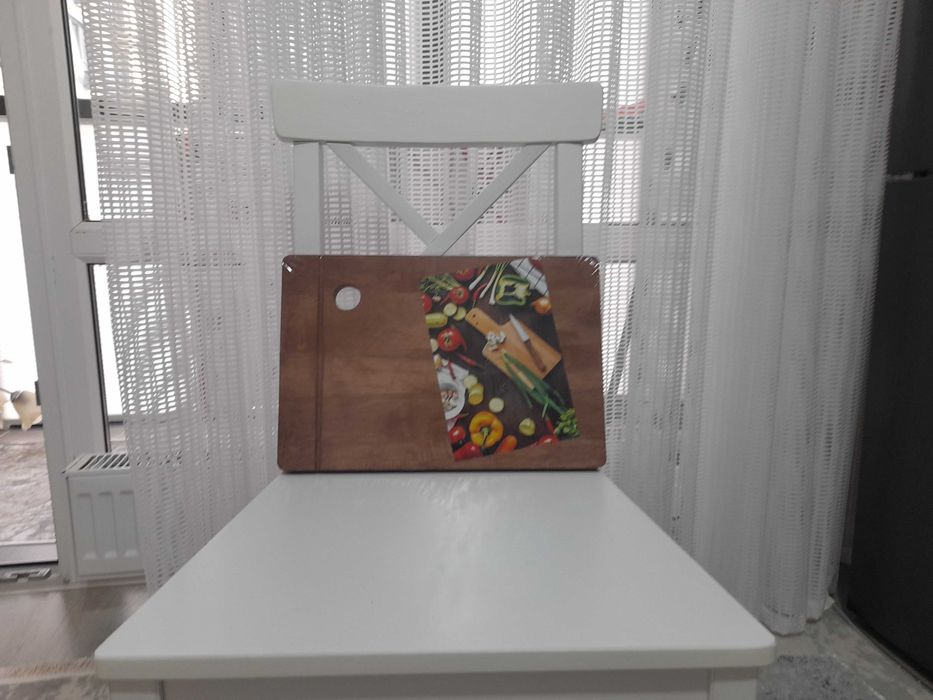 Продается разделочная доска из дерева, новая, в отличном состоянии.