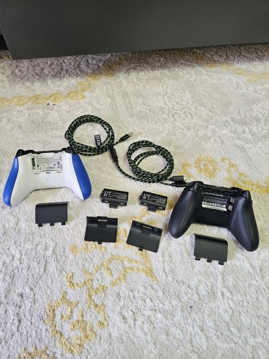 Controller xbox series x/s impecabile  plus acumulatori si cablu incarcare.xbox maneta .
