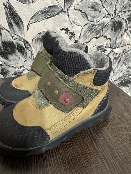 Продам супер ботинки 24 р