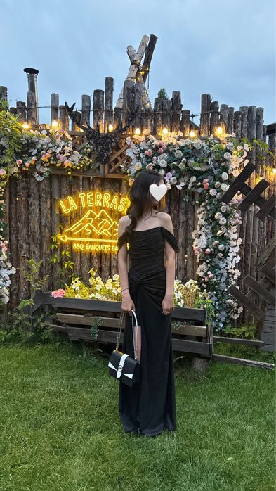 Изященое вечернее платье