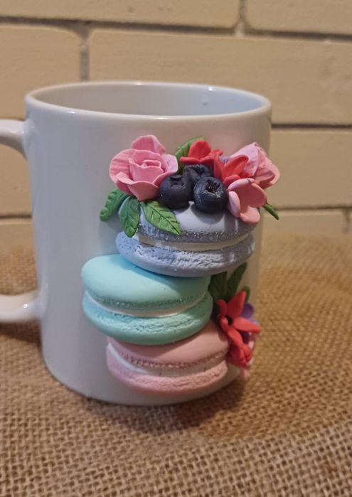 Ръчно декорирани чаши с полимерна глина за вашите празници.