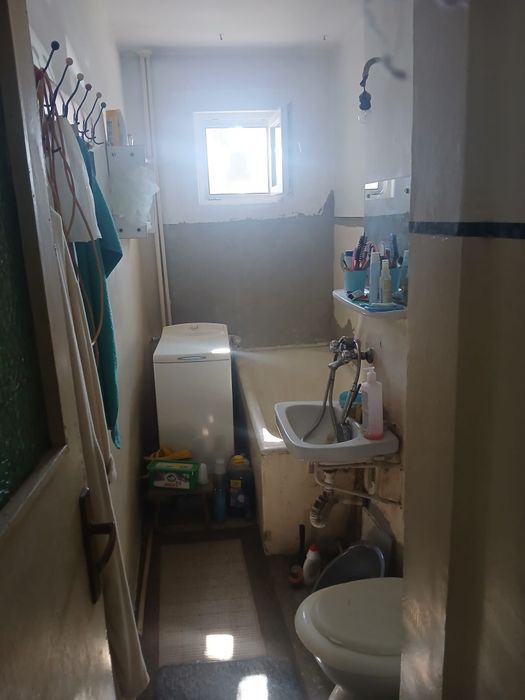 Vând apartament la bloc zona Fortuna
