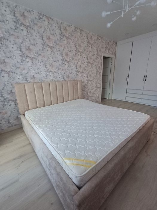 Продам кровать 180×200 с матрасом