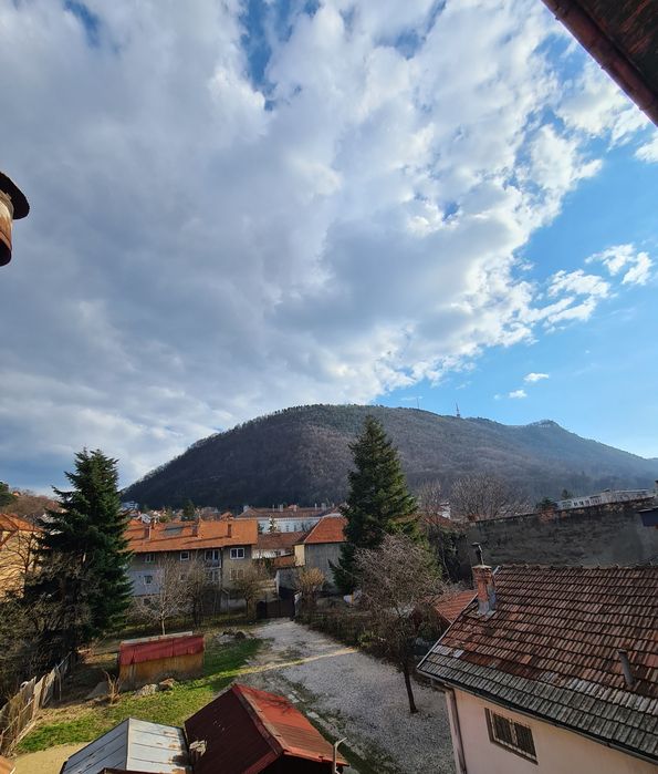 Apartament 4 camere ultracentral 102mp, cu acces la curte si beci