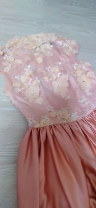 Вечерний платья. Состояние очень идеальное. Производство Турция.