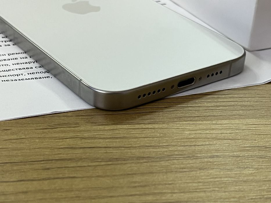 Бартер като нов iPhone 15 pro max 256gb 94% white titanium