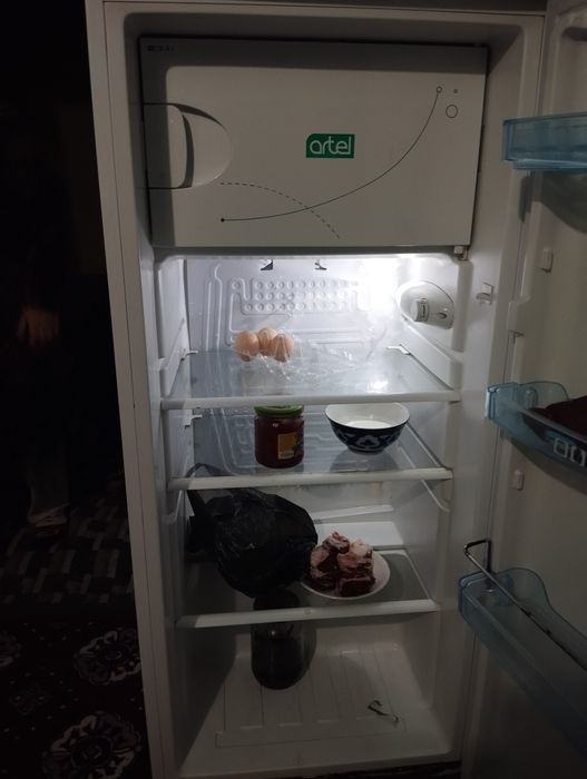 Холодильник артель нормальное состояние работает всё нормальноюююююююю