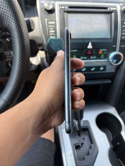 iPhone XR 128 GB 78 емкость