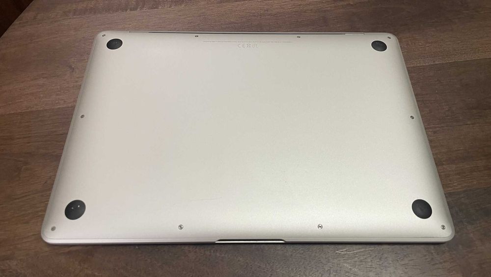 Laptop MACBOOK AIR argintiu (M1, 2020) 13” 8GB (Ca nou! + accesorii) - 2250 lei
