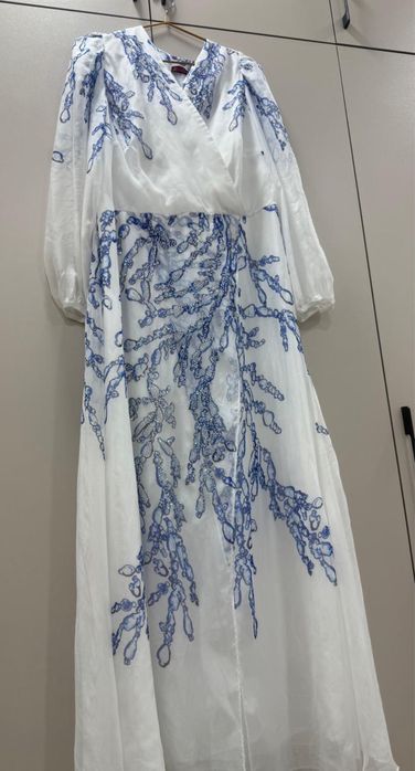 Женская одежда …….