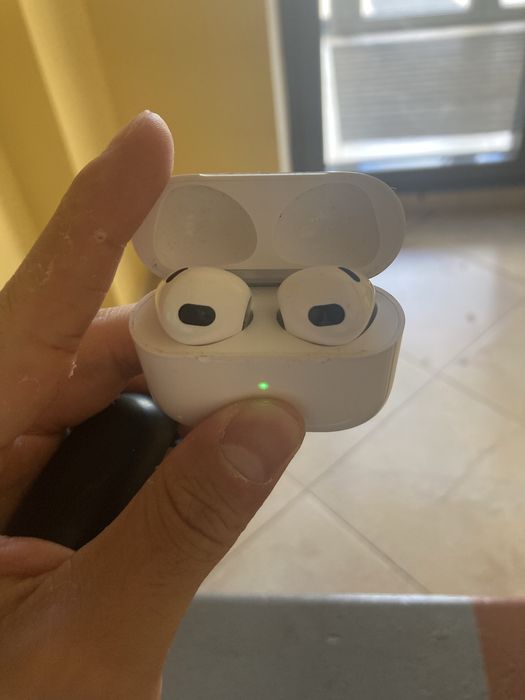 Airpods 3 charging case