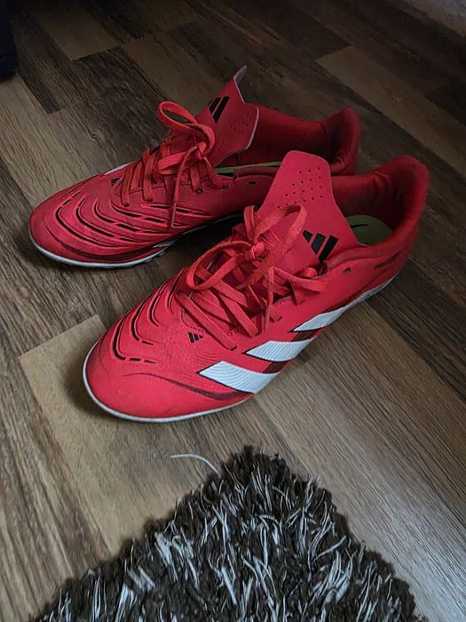 Ghete fotbal Adidas Predator