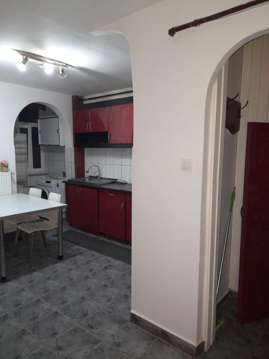 Apartament cu 3 camere de inchiriat