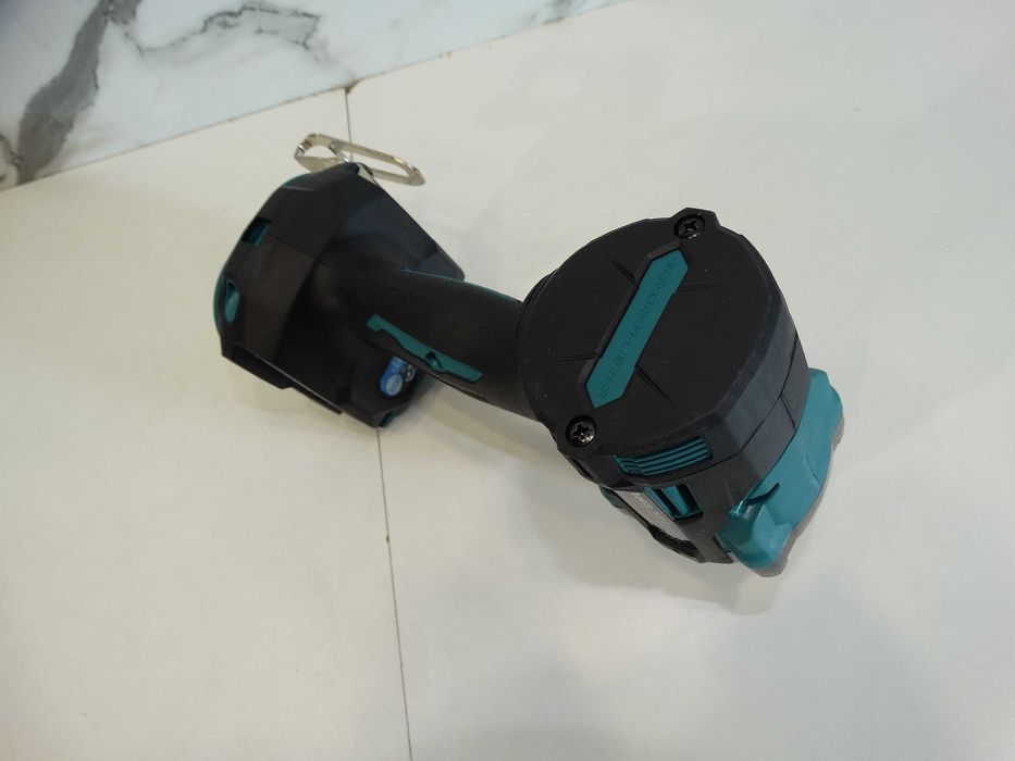 Makita TW 004 XGT 40 V  - Мощен гайковерт 350 Нм