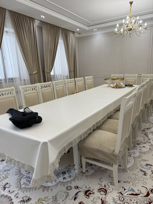 Продам обеденный стол для зала