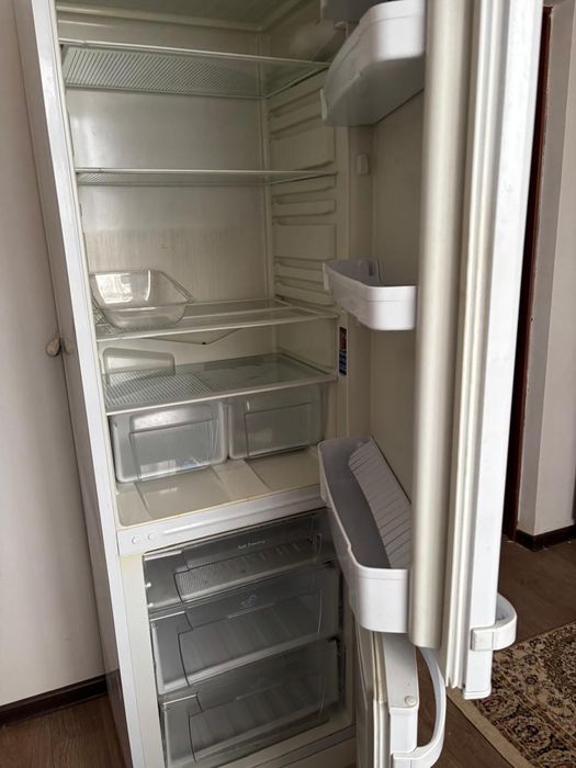 Продаётся холодильник Indezit