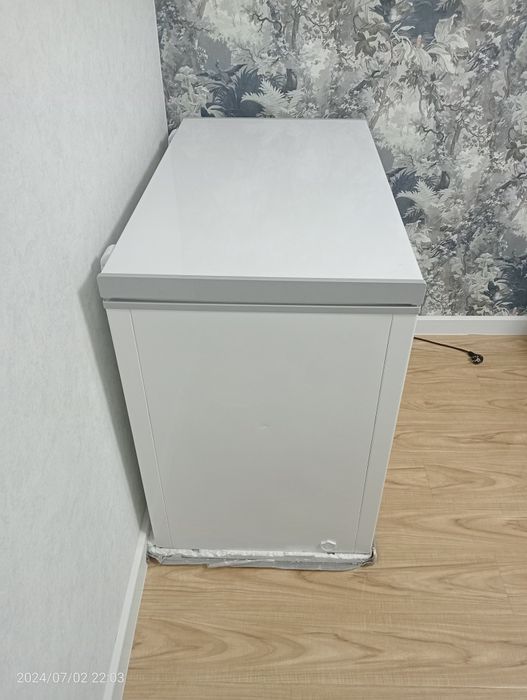 Морозильник 240 л почти новый