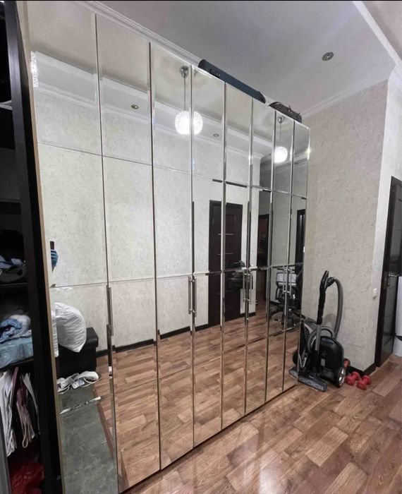 Шкаф с зеркалами