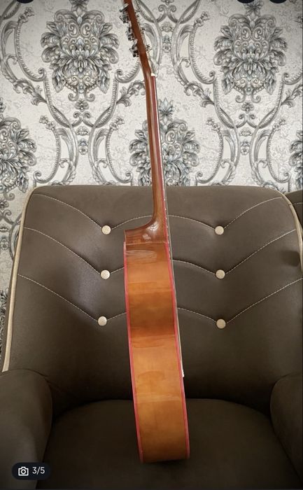 Gitara akusticheskiy. Ideal holatda. Sumkasi qoʻshib beriladi. Tel:94-
