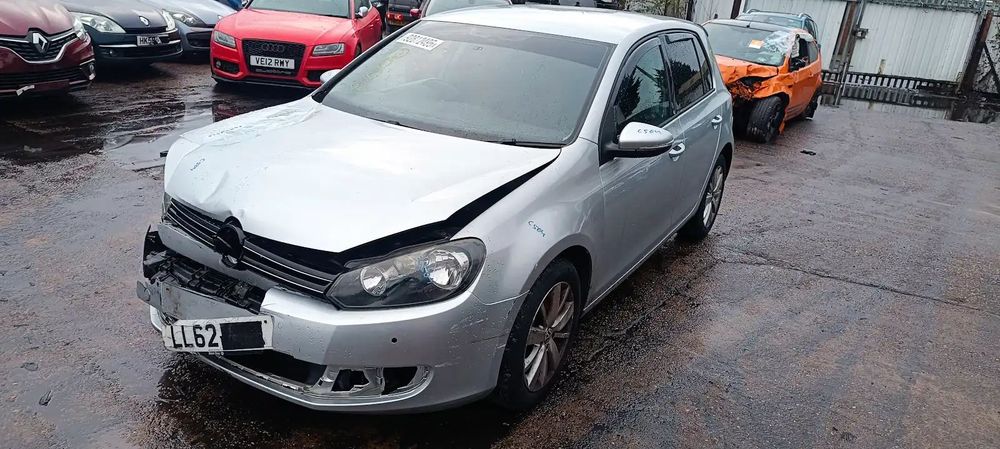 Dezmembrari / Dezmembrez Volkswagen Golf 6 (5K1) 1.6 TDI CAYC cutie viteze manuala cod culoare LA7W