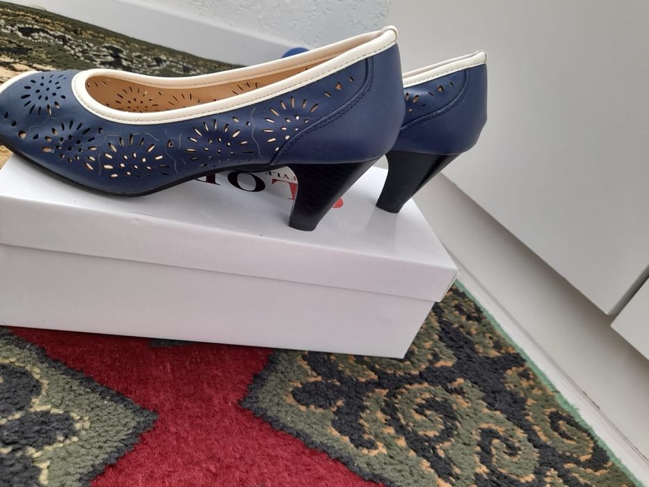 Продам женскую обувь