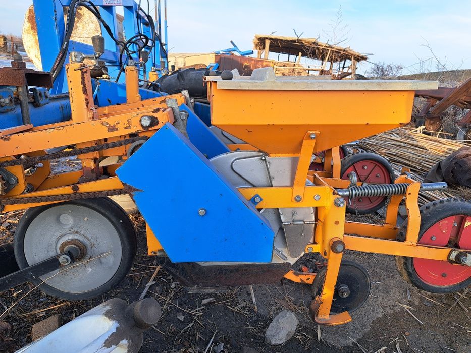 Сеялка 12 рядная