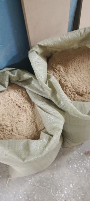 Продам древесную пыль для удаления масла с полов