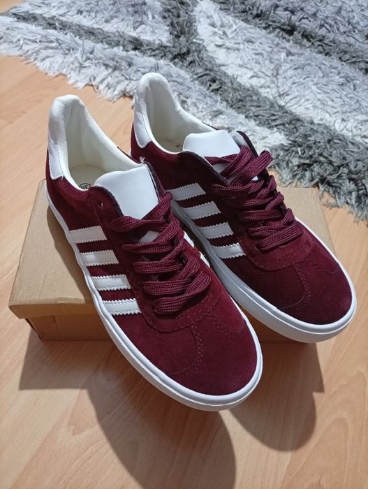 Adidași albi-visini piele întoarsă