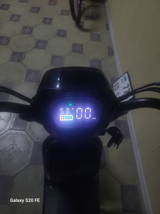 Продам Электроскутер СК8